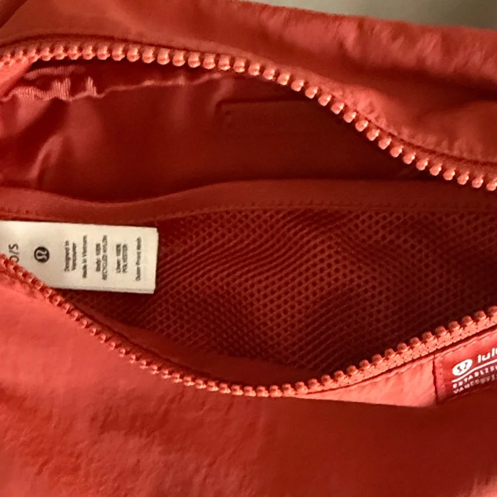 lululemon orange zip pouch bag - Picture 3 of 4